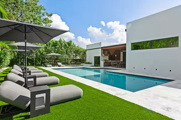 Synthetic turf patio designed for easy upkeep and a natural look in Miami home