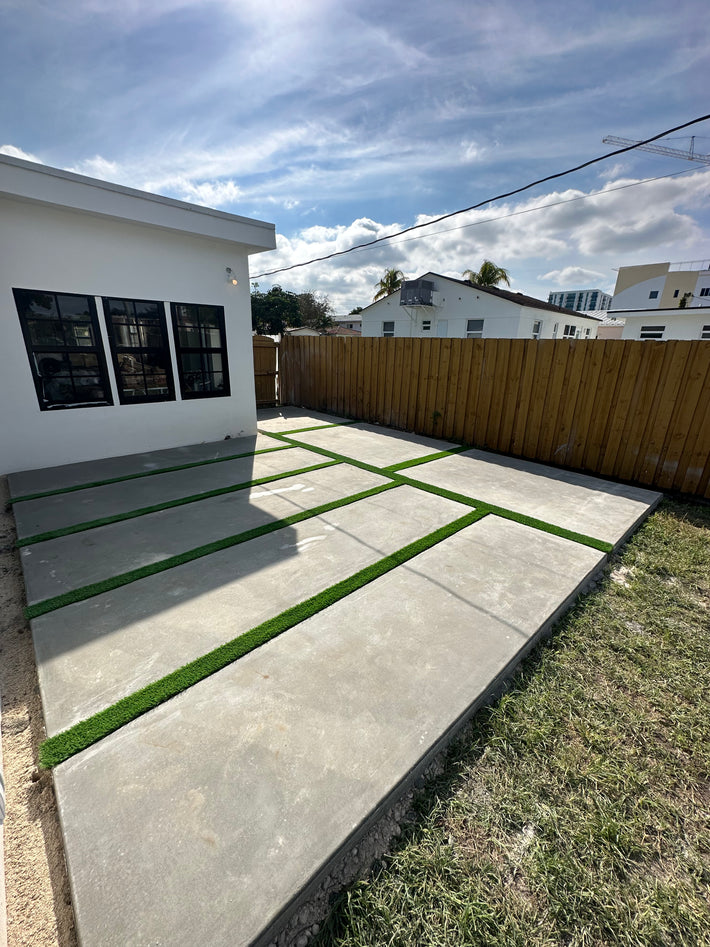 Textured decorative concrete deck built to enhance outdoor entertaining space in Miami