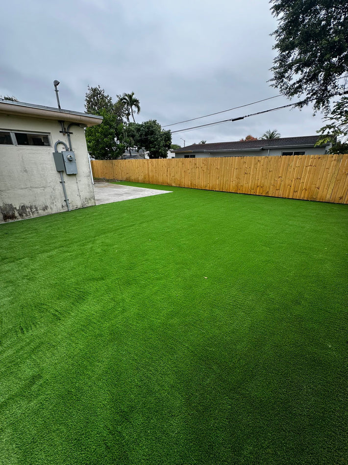 Creative patio design using artificial turf for a modern and inviting space in Florida